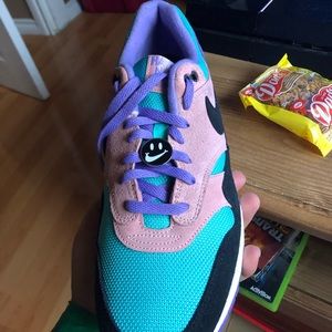 COPY - Air max 1s have a Nike day